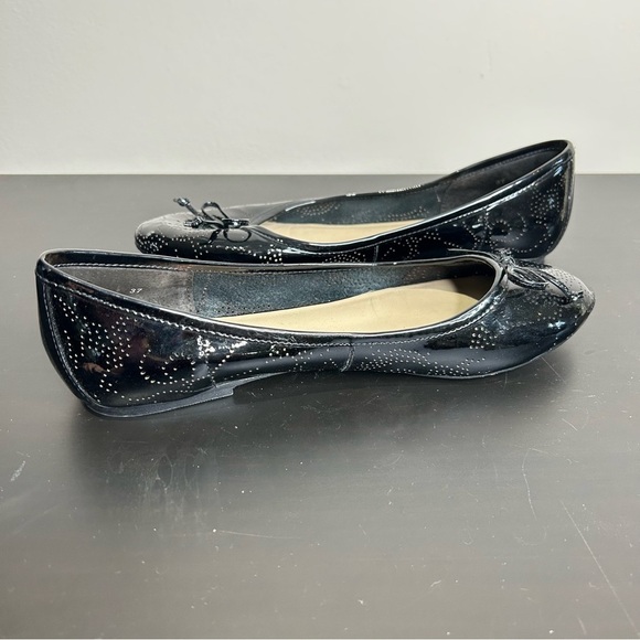 B Martin Patent Leather Ballet Flats with Perforated Detail Black Size… - Picture 7 of 10